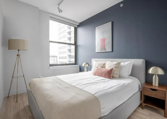 Loop 1br W Deck Gym Wd Nr W Loop The L Chi-220 * Chicago