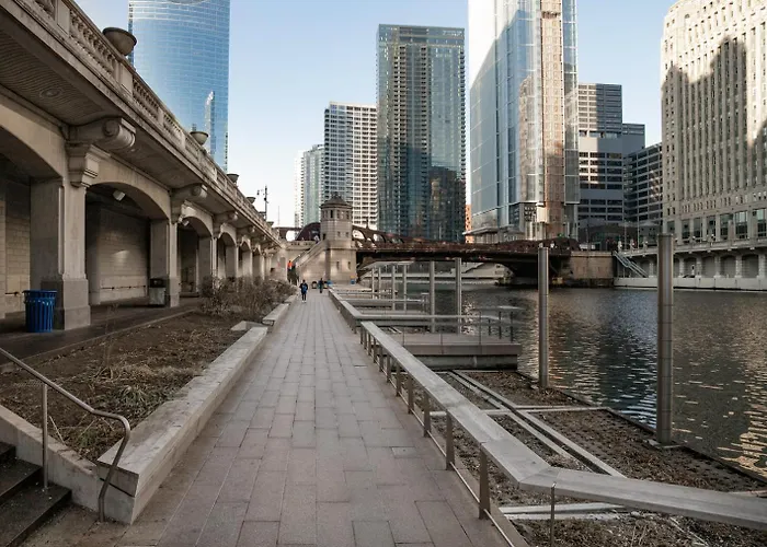 Loop 1br W Deck Gym Wd Nr W Loop The L Chi-220 Chicago